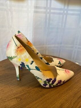 Nine West Floral Print Pointed-Toe High Heels  Size 5 1/2
